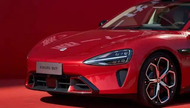 雷军公布新一代SU7赤霞红配色,此前已开启小订