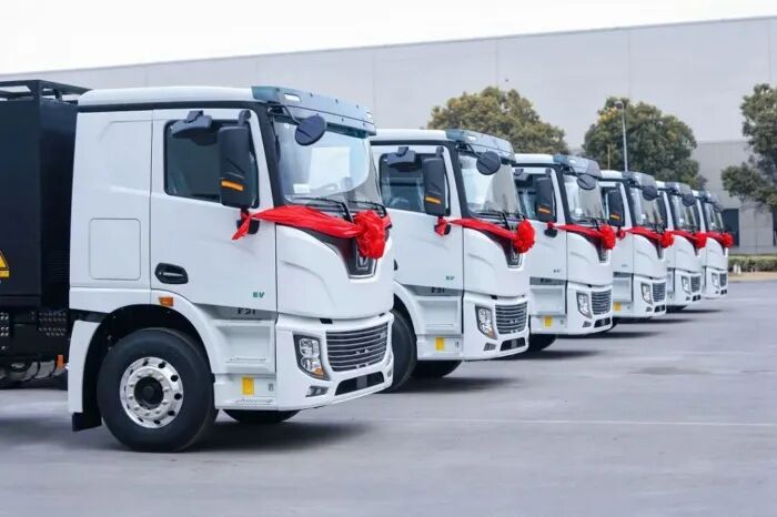 徐工新能源轻量化纯电动换电牵引车2.jpg 徐工新能源轻量化纯电动换电牵引车2.jpg