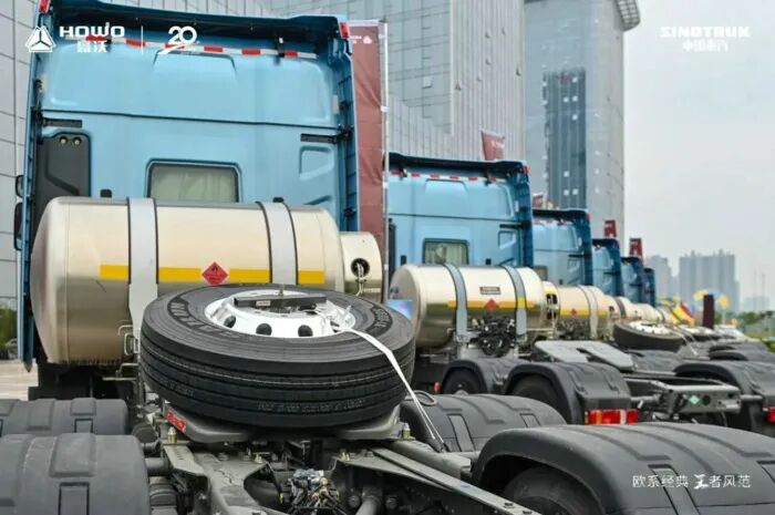 重汽豪沃燃气车.jpg 重汽豪沃燃气车.jpg